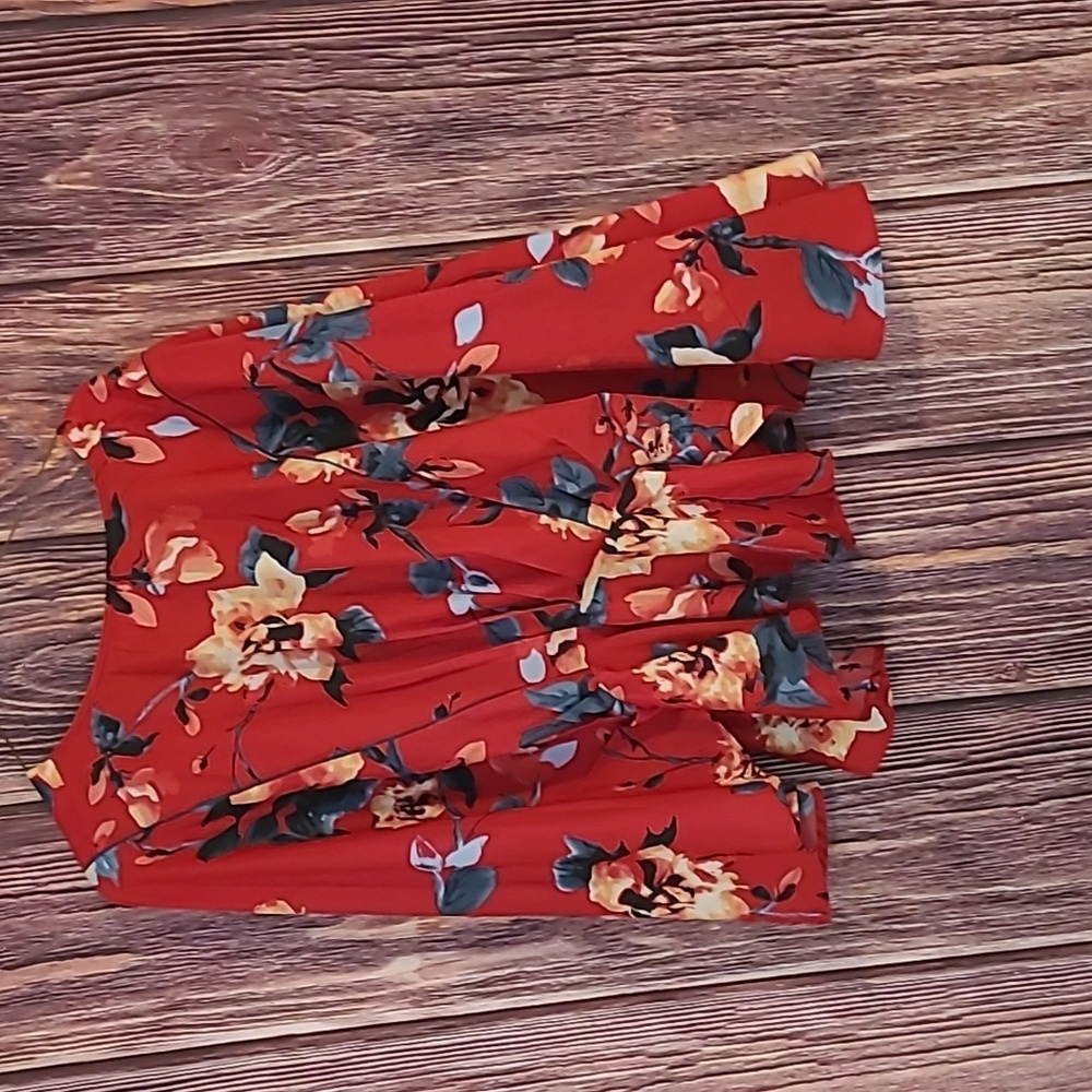 Floral Red Women's Top - Picture 3 of 3
